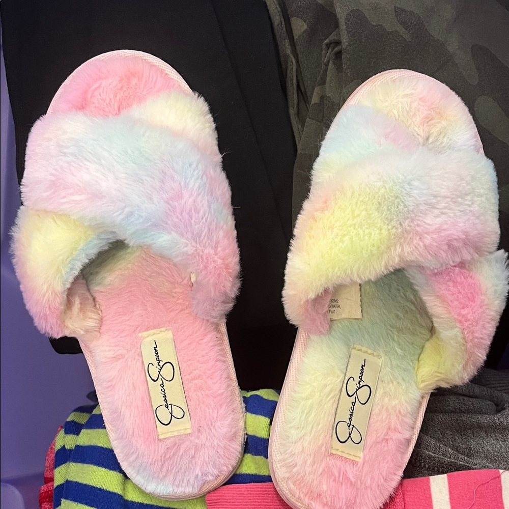 Jessica Simpson Women's Pastel Fuzzy Slippers 6-7 EUC